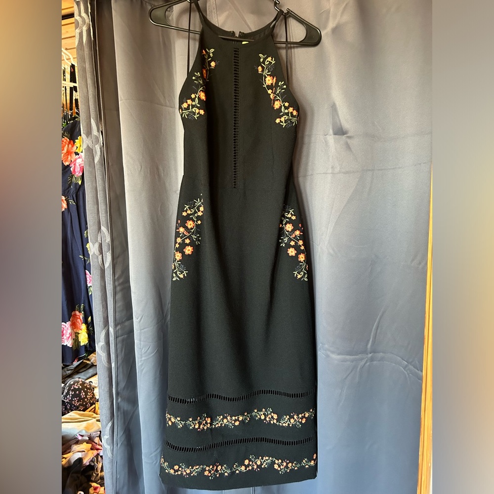 Gianni Bini (large) black crepe dress with floral embroidery NWOT